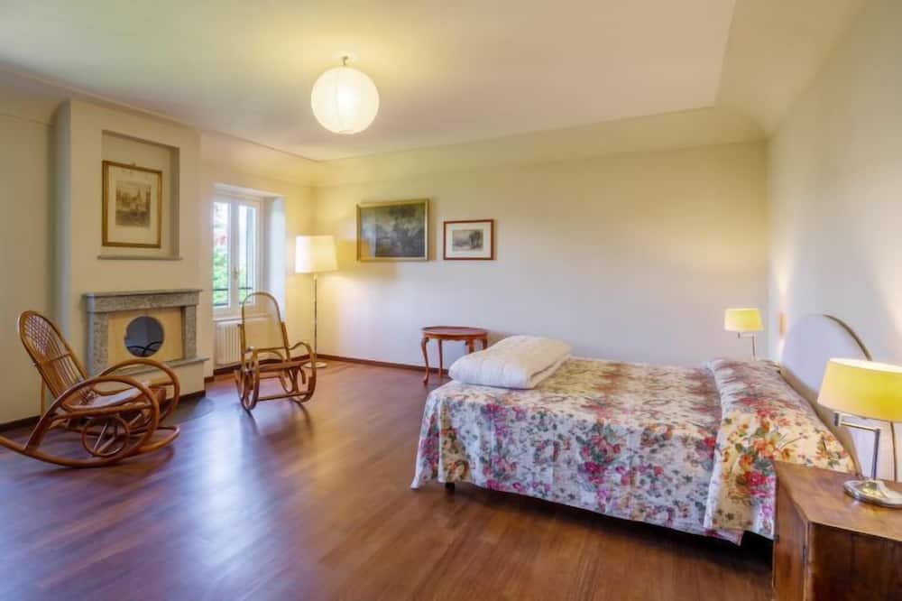 Photo of Bedroom in Porto Valtravaglia