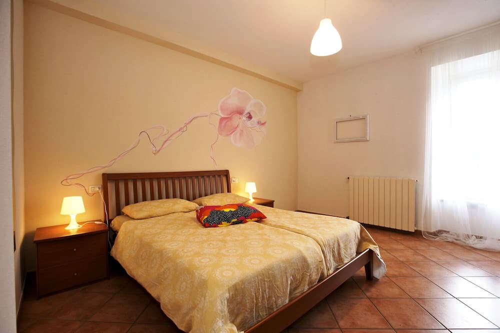 Photo of Bedroom in Tronzano Lago Maggiore