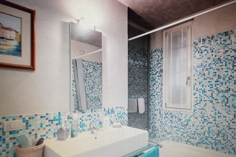 Photo of Bathroom in Central Station