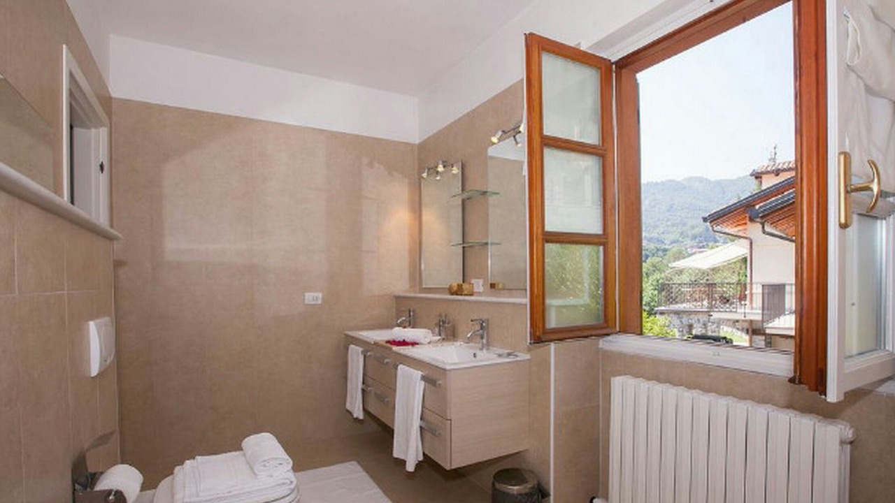 Photo of Bathroom in Menaggio