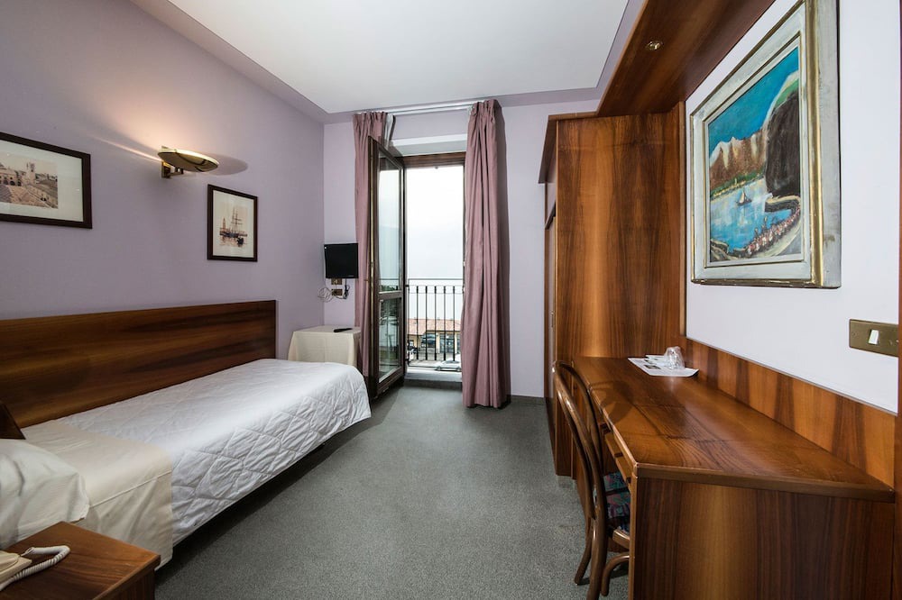 Photo of Bedroom in Lovere Old Town
