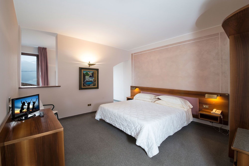 Photo of Bedroom in Lovere Old Town