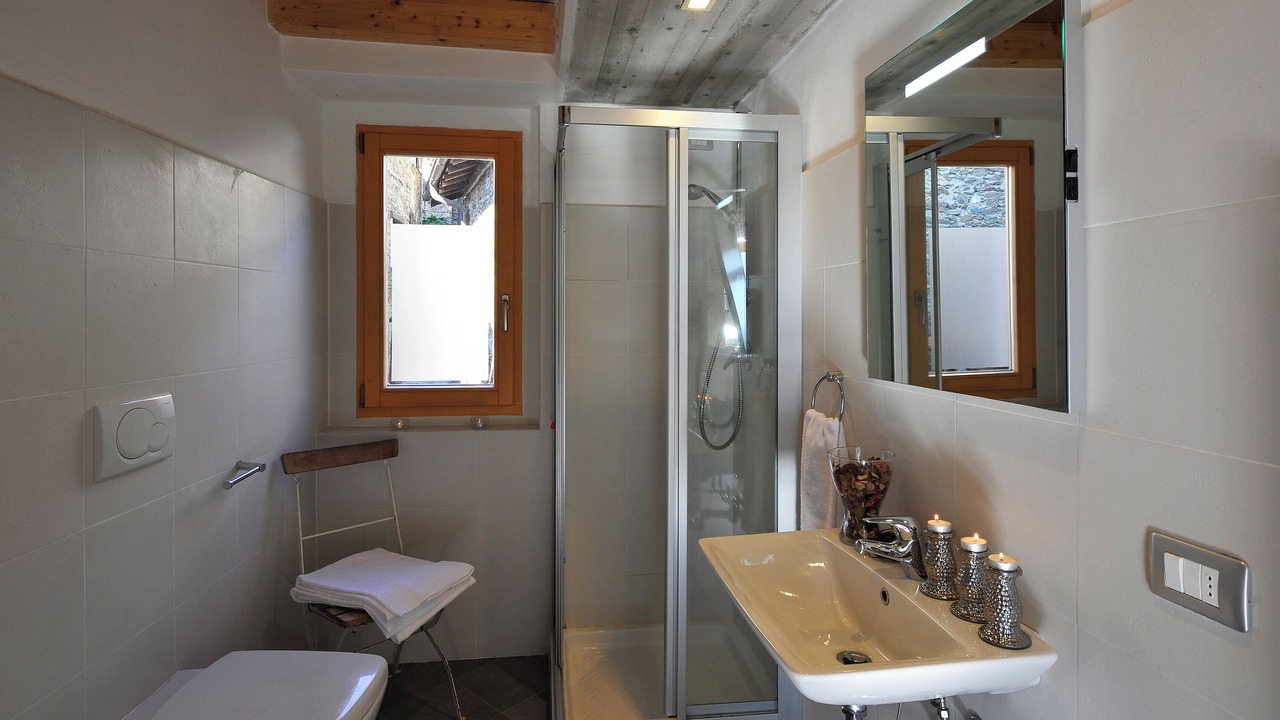 Photo of Bathroom in Calozzo