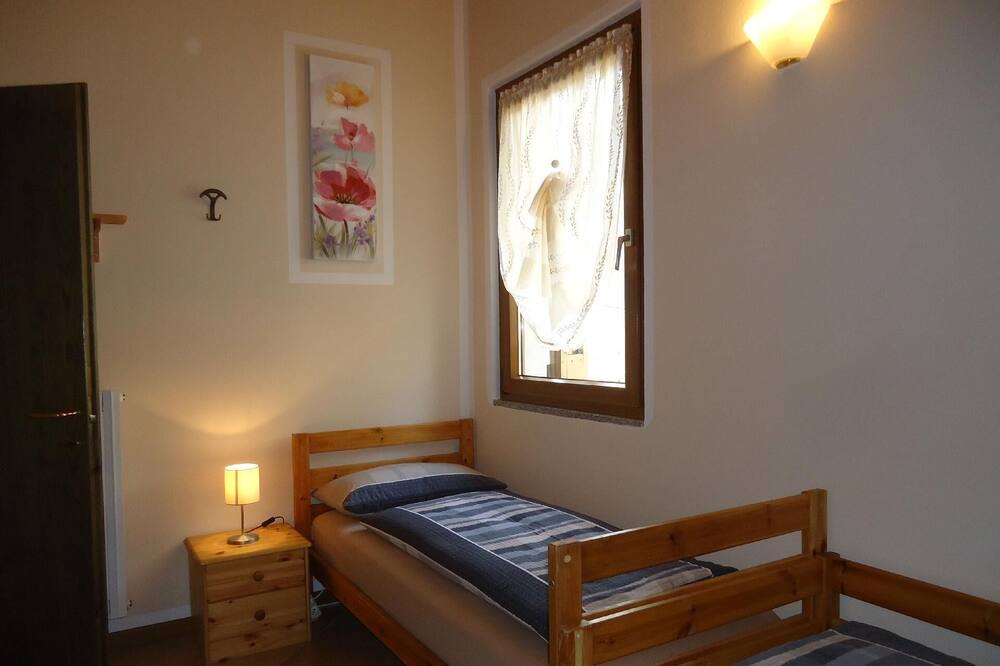 Photo of Bedroom in Crone
