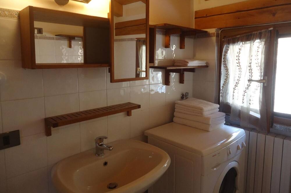 Photo of Bathroom in Crone