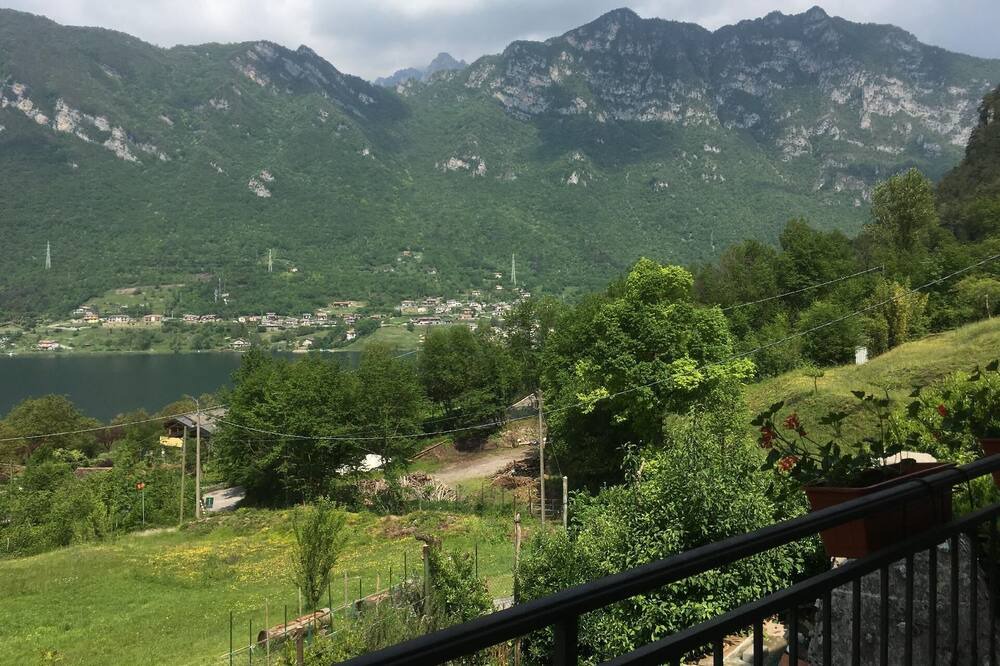 Photo of Outdoor in Crone