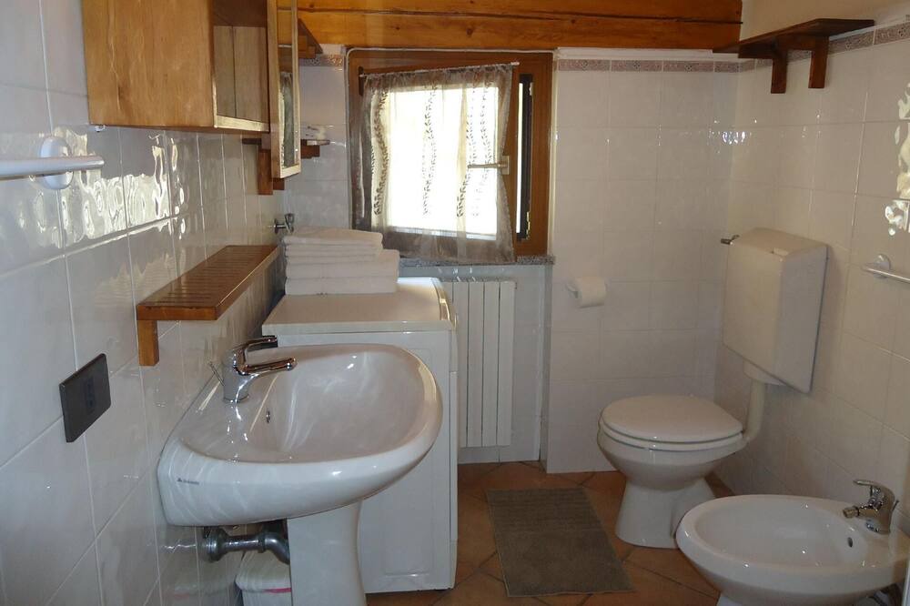 Photo of Bathroom in Crone