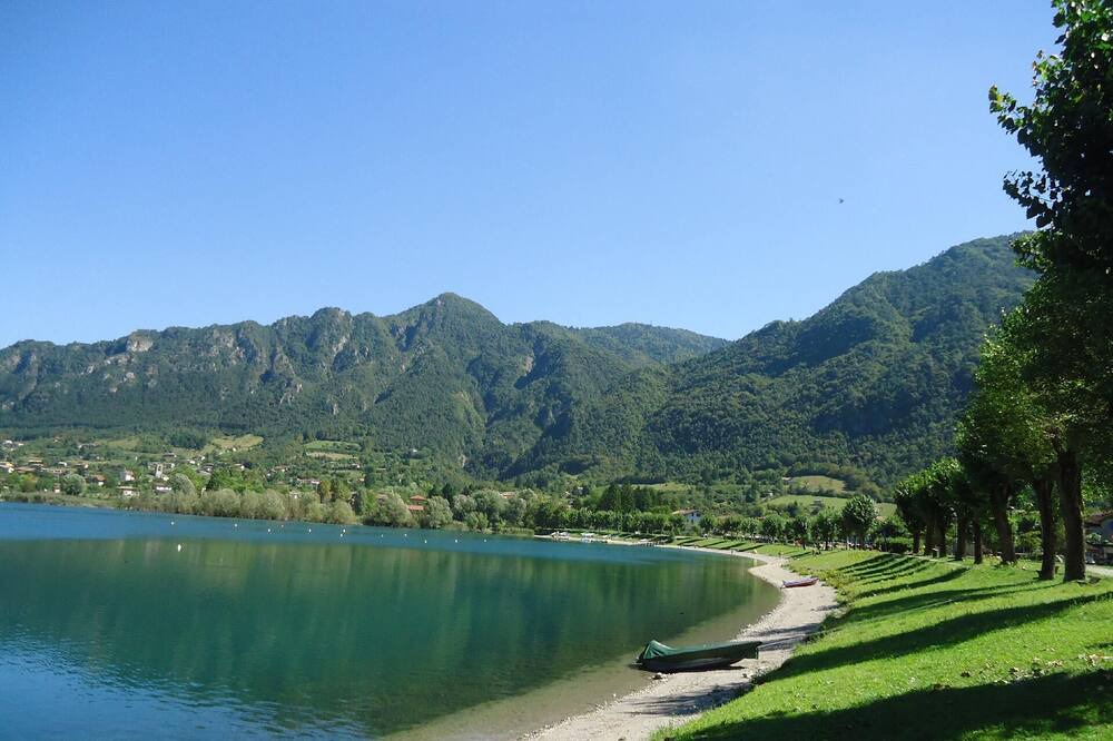 Photo of Outdoor in Crone