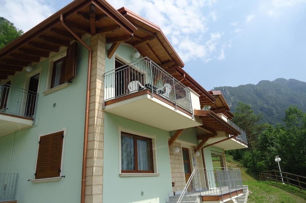Photo of Outdoor in Crone