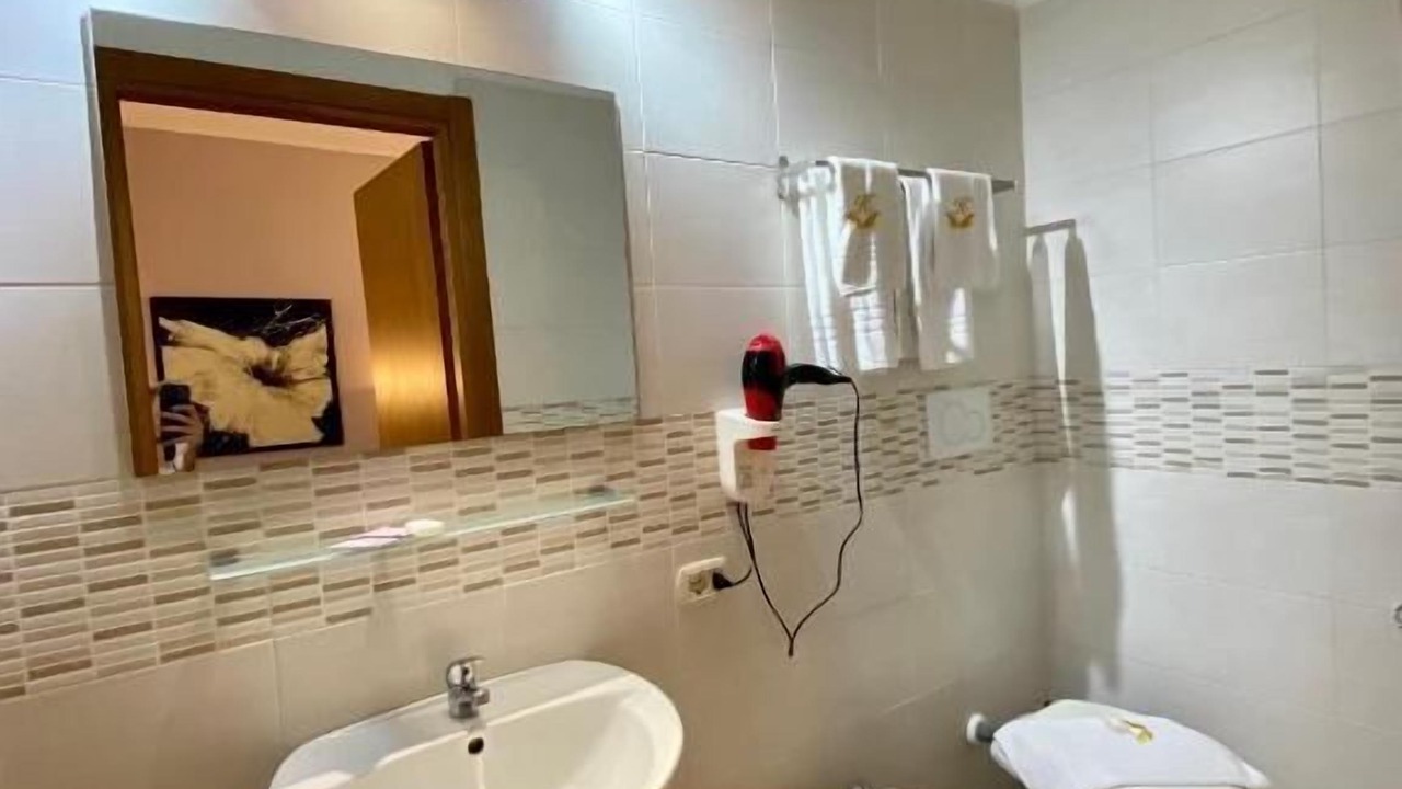 Photo of Bathroom in Tricolore