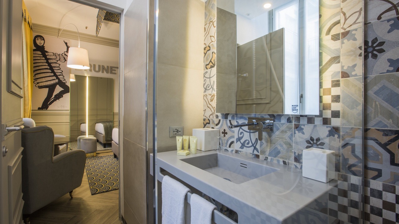 Photo of Bathroom in Tricolore