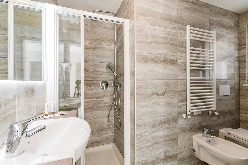 Photo of Bathroom in Cadenabbia