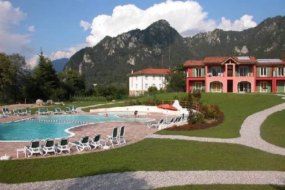 Photo of Outdoor in Crone