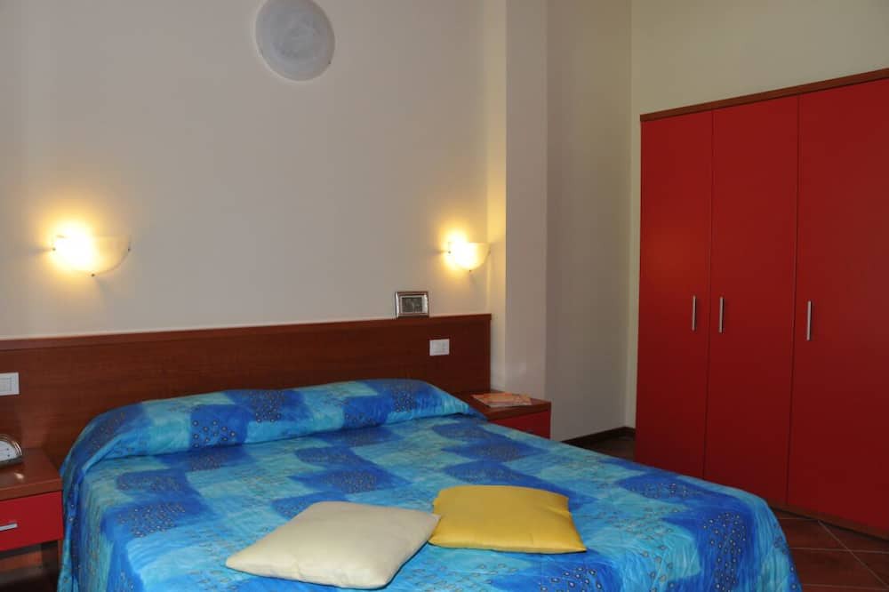 Photo of Bedroom in Crone
