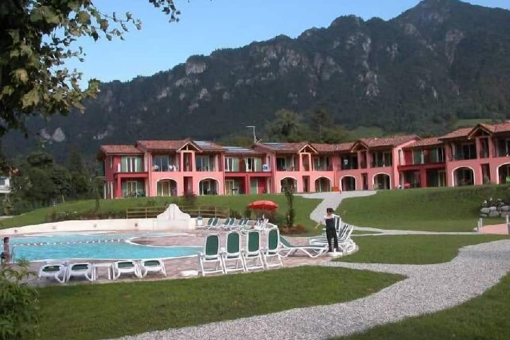 Photo of Outdoor in Crone