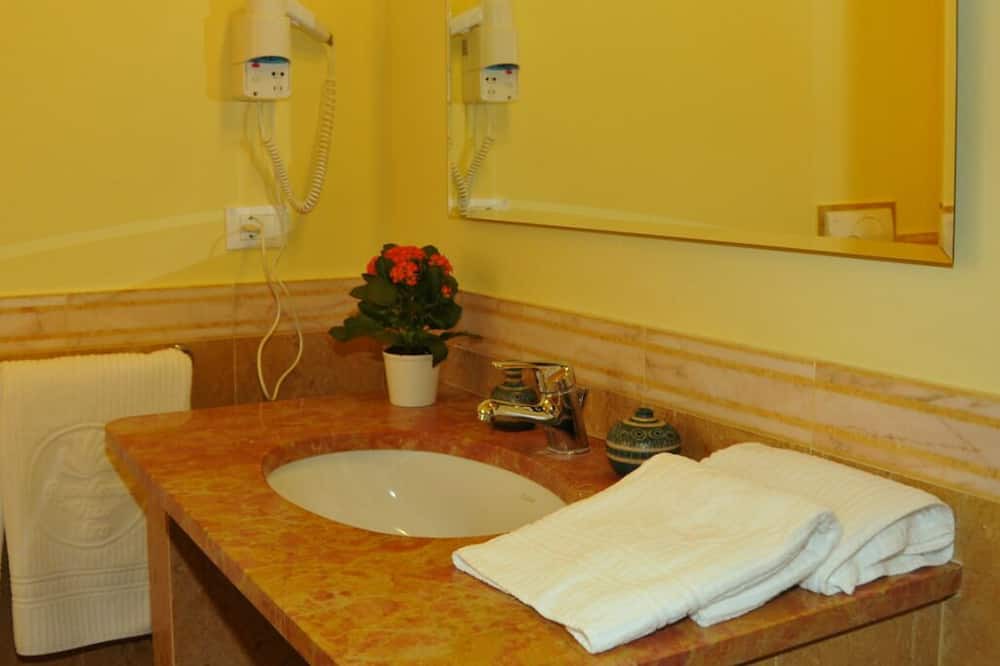Photo of Bathroom in Crone