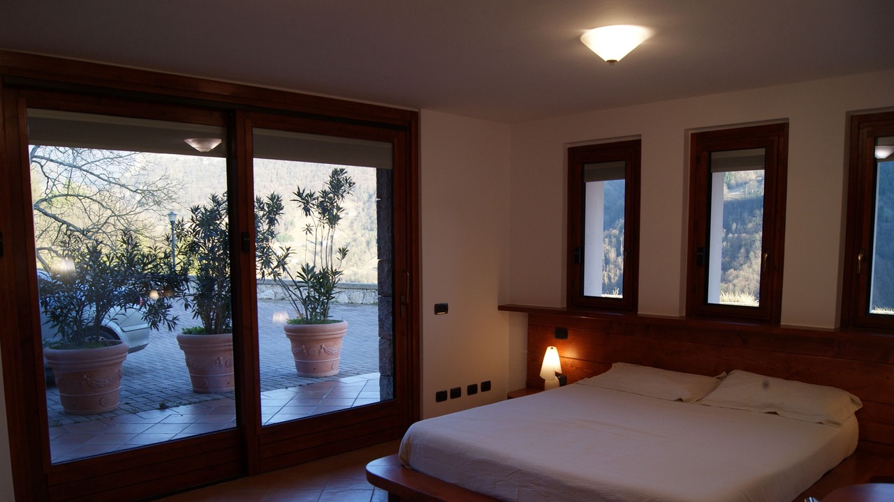 Photo of Others in Bracca