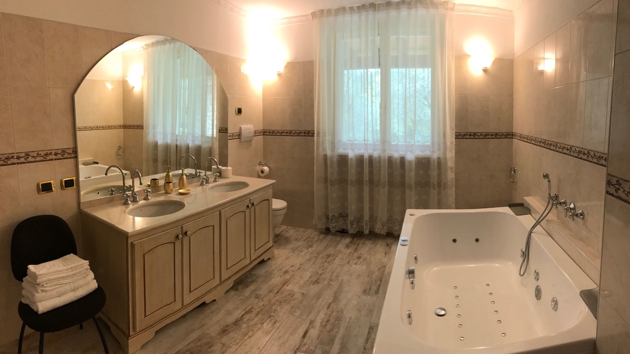 Photo of Bathroom in Roina