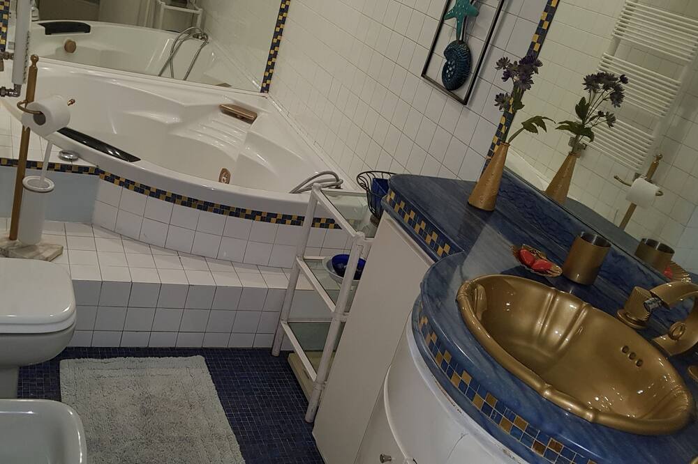 Photo of Bathroom in Centro Direzionale