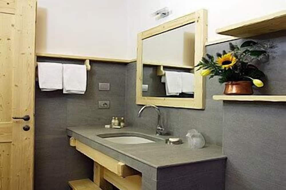 Photo of Bathroom in Mantello