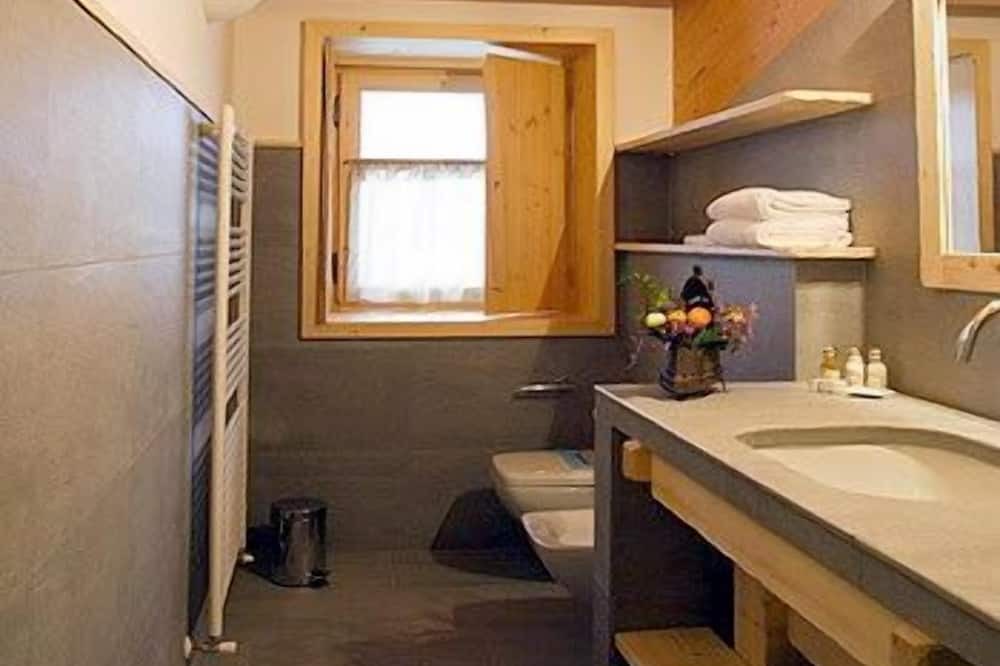 Photo of Bathroom in Mantello