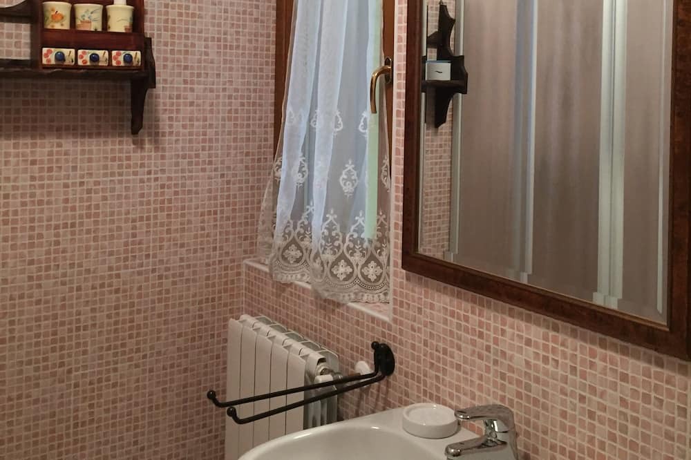 Photo of Bathroom in Carona