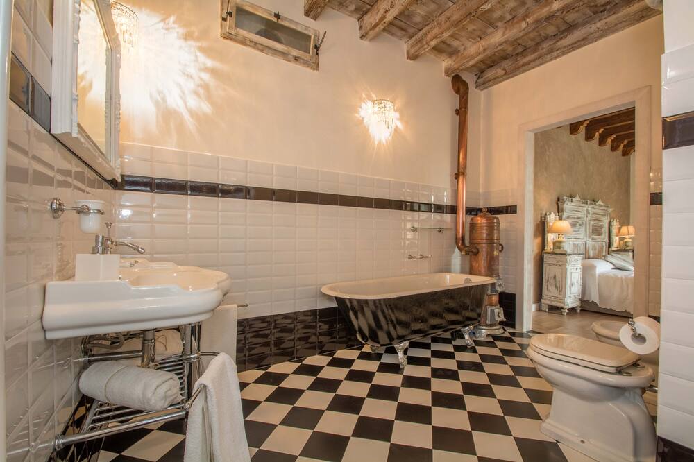 Photo of Bathroom in Cunettone-villa