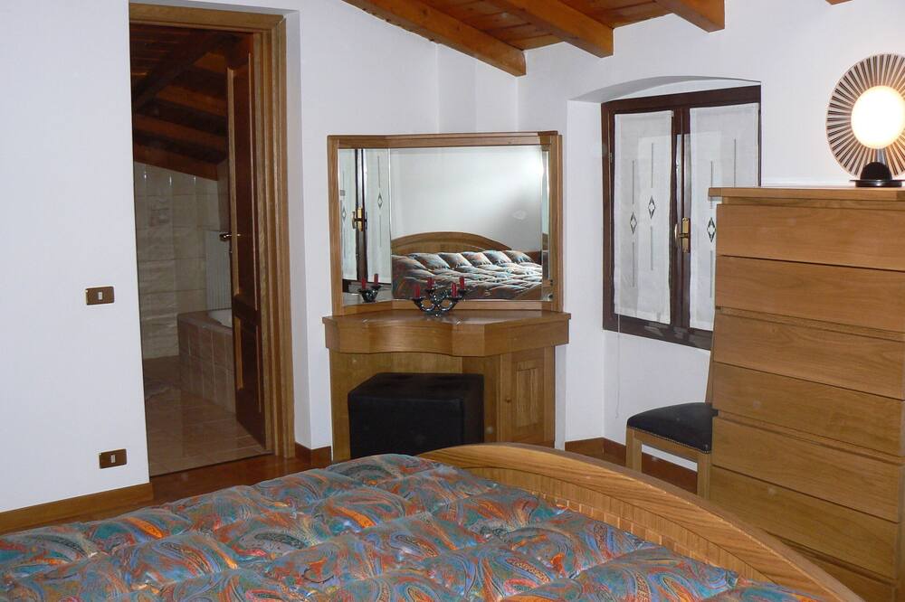 Photo of Bedroom in Ossuccio