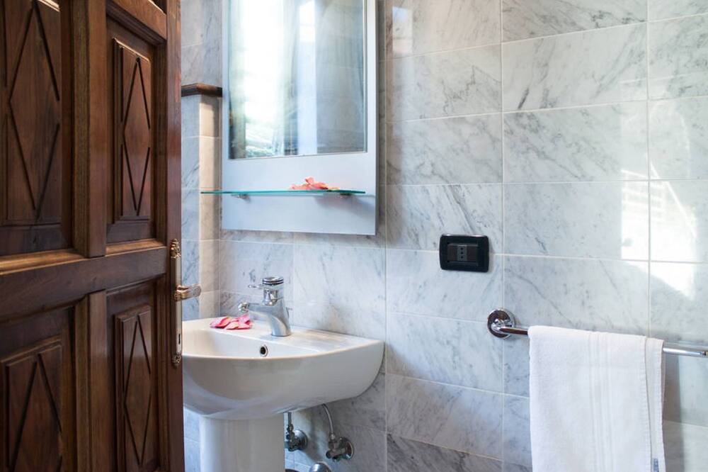 Photo of Bathroom in Cremia