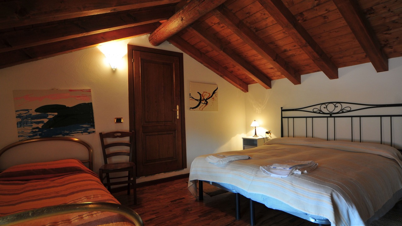 Photo of Bedroom in Dosso del Liro