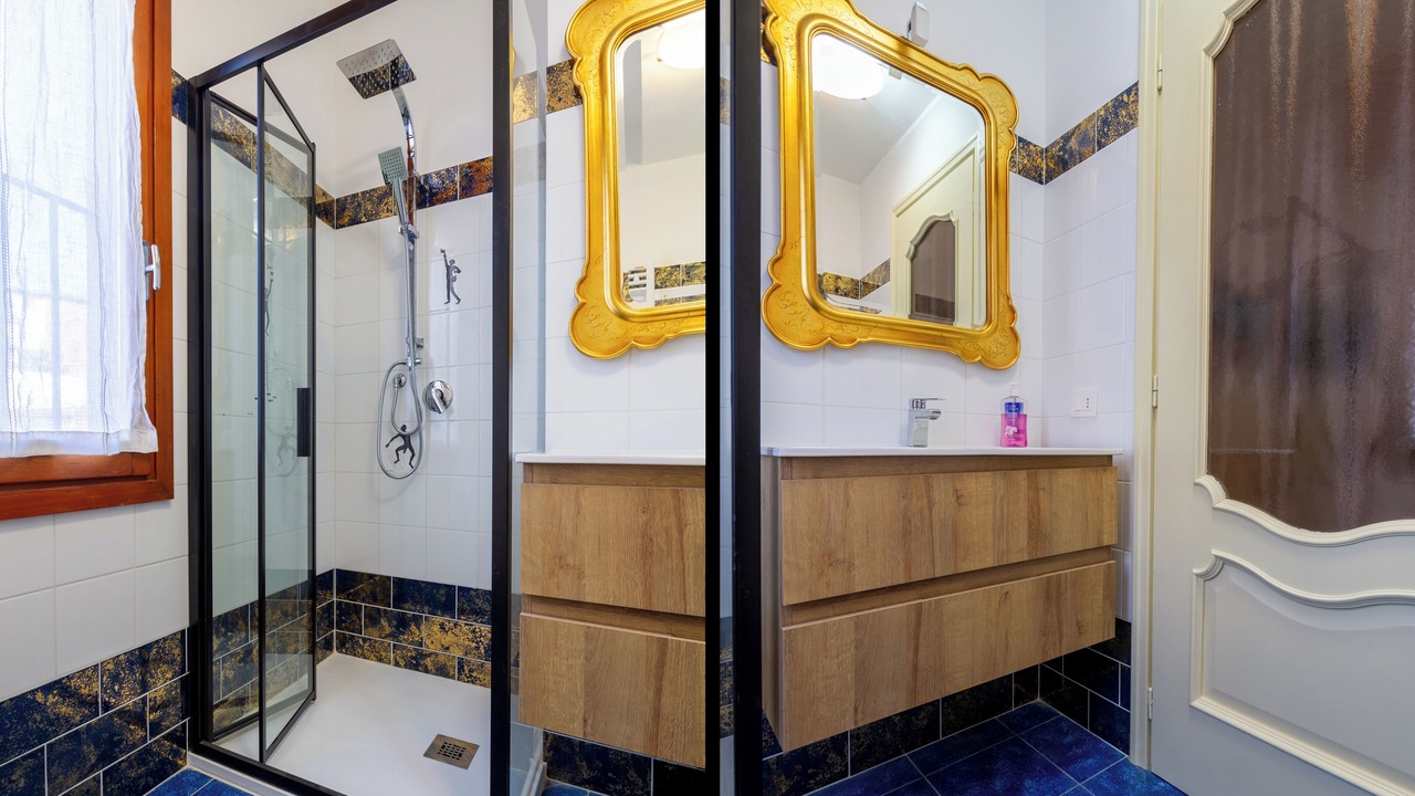 Photo of Bathroom in Turro