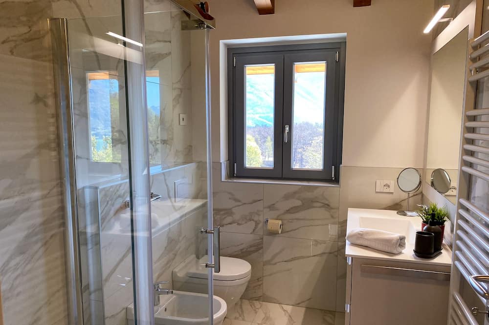 Photo of Bathroom in Calozzo