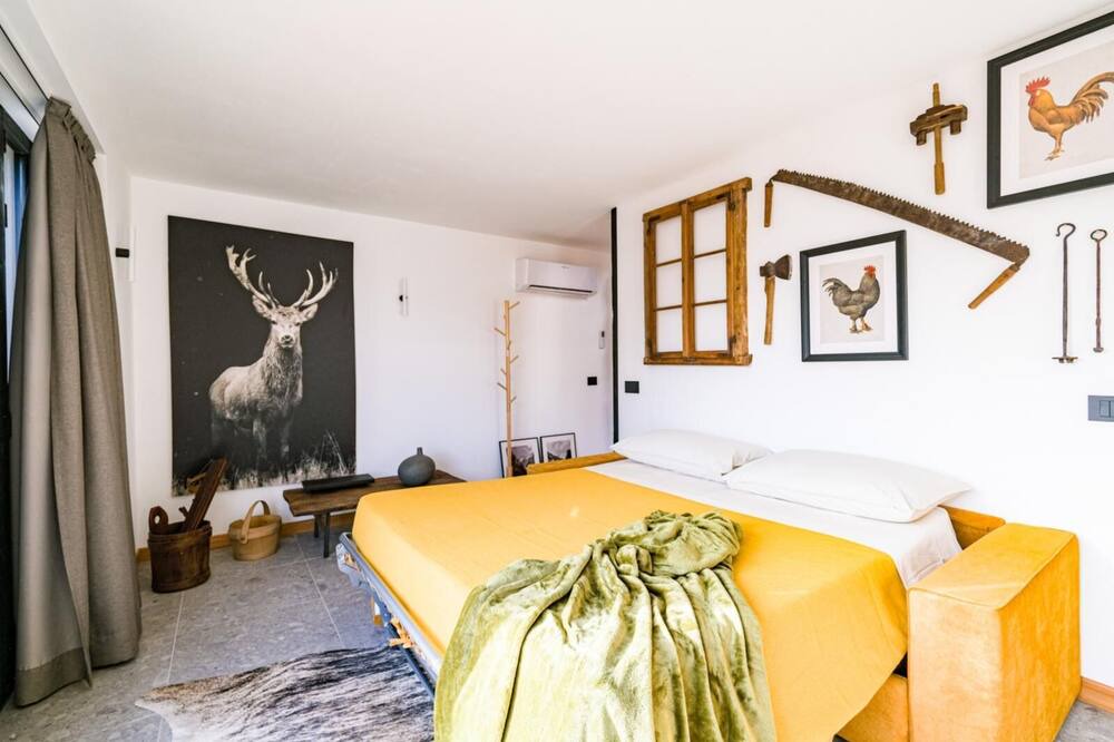 Photo of Bedroom in Menarola