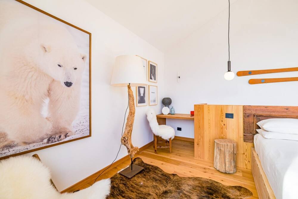 Photo of Bedroom in Menarola