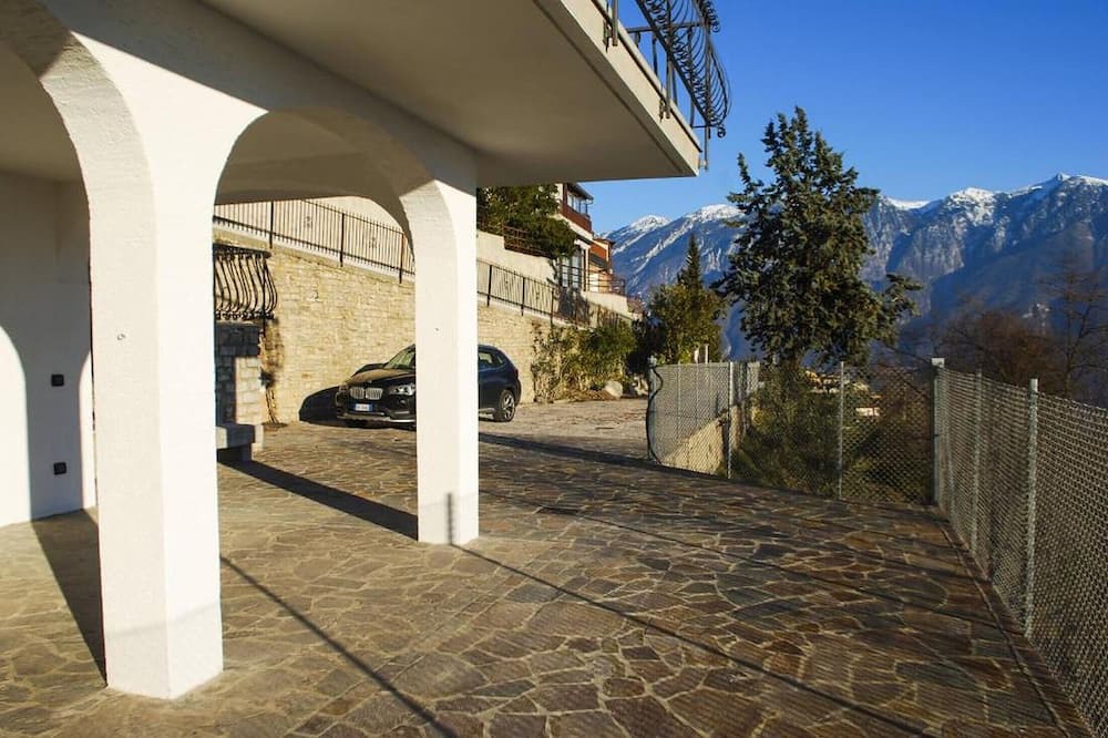 Photo of Outdoor in Aer