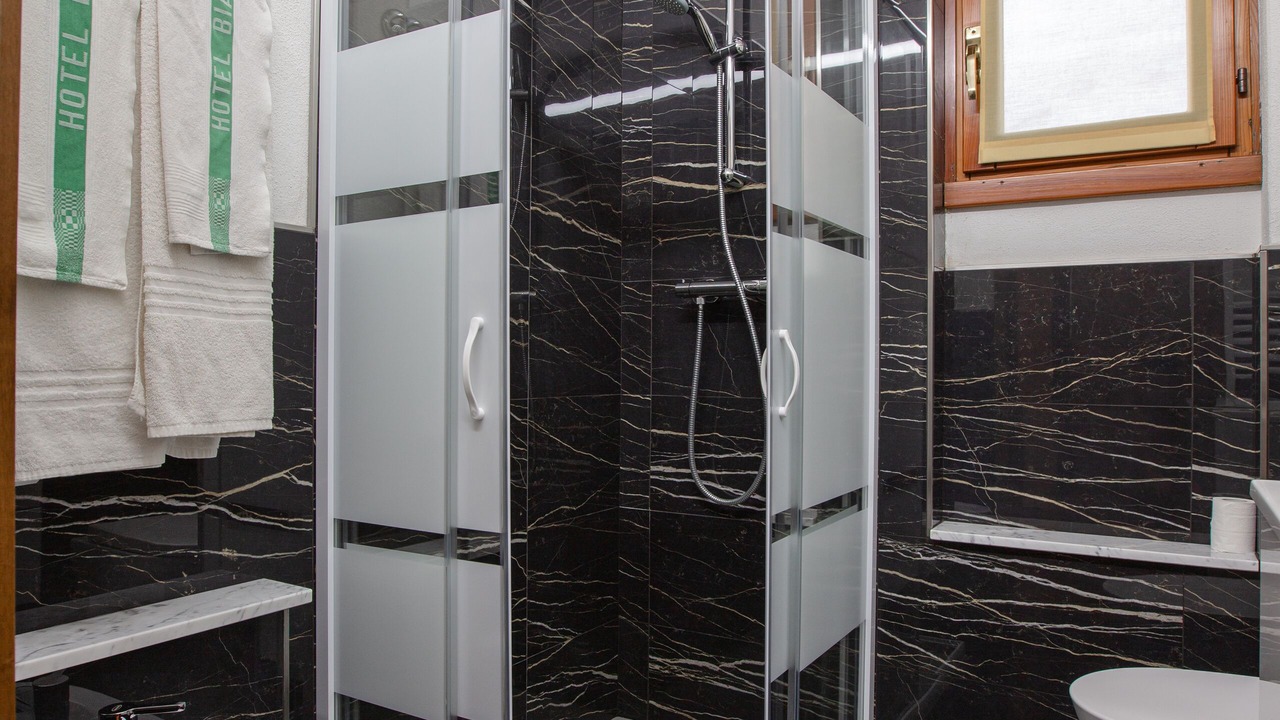 Photo of Bathroom in Lanzada