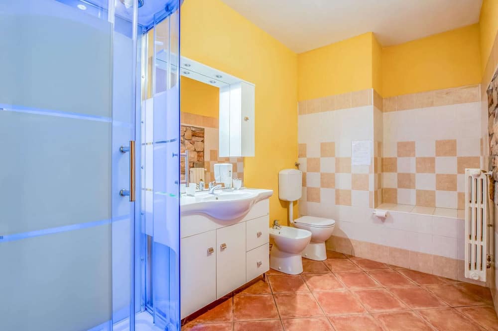 Photo of Bathroom in Marone