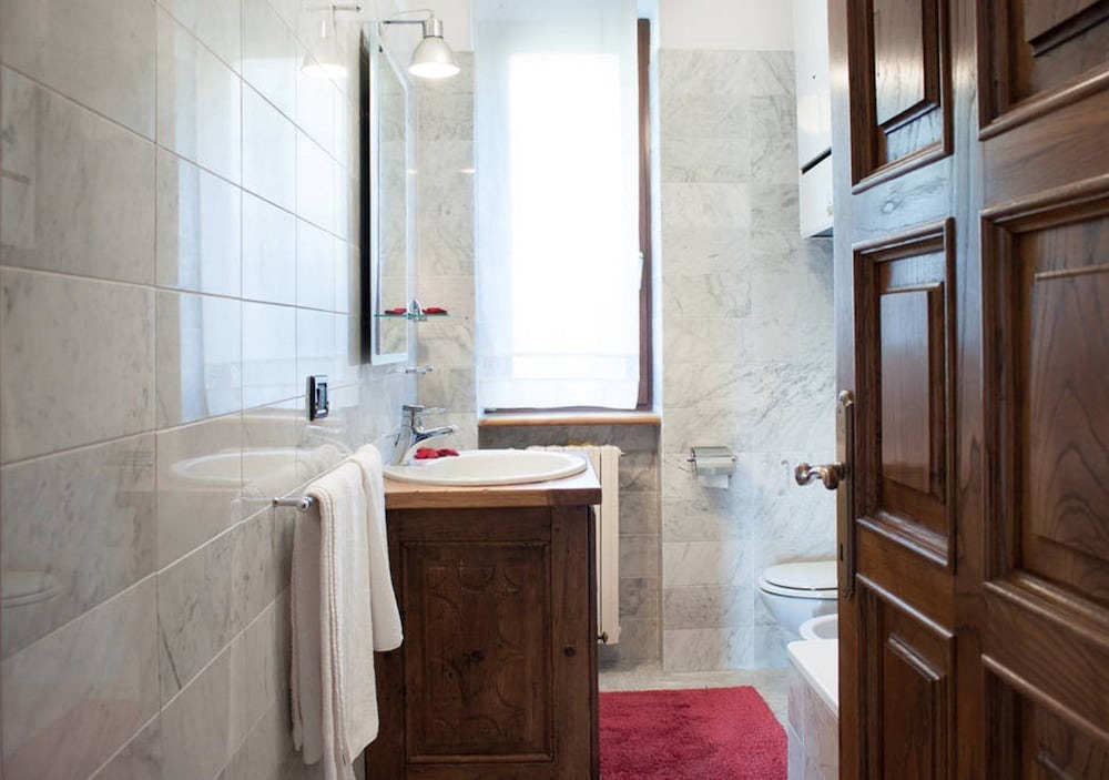 Photo of Bathroom in Cremia