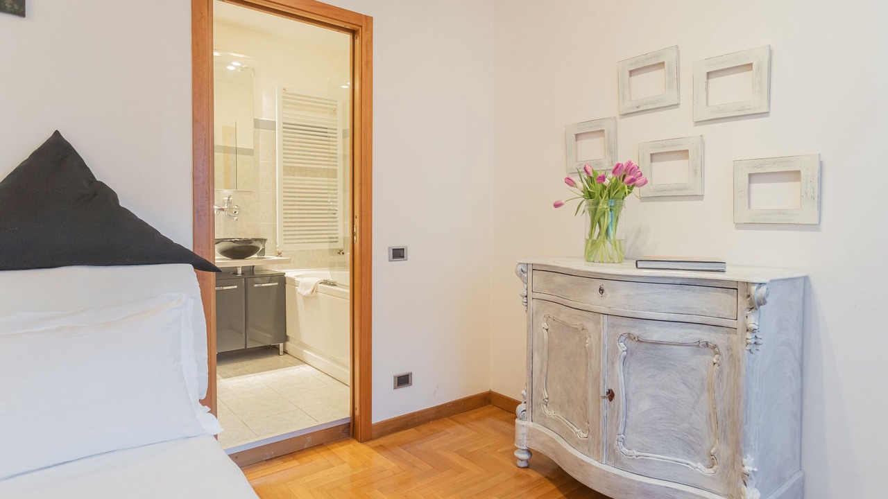 Photo of Bedroom in Como City Centre