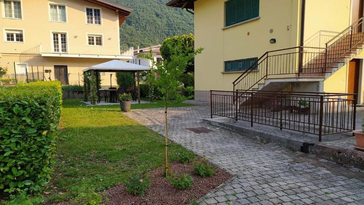 Photo of Outdoor in Crone