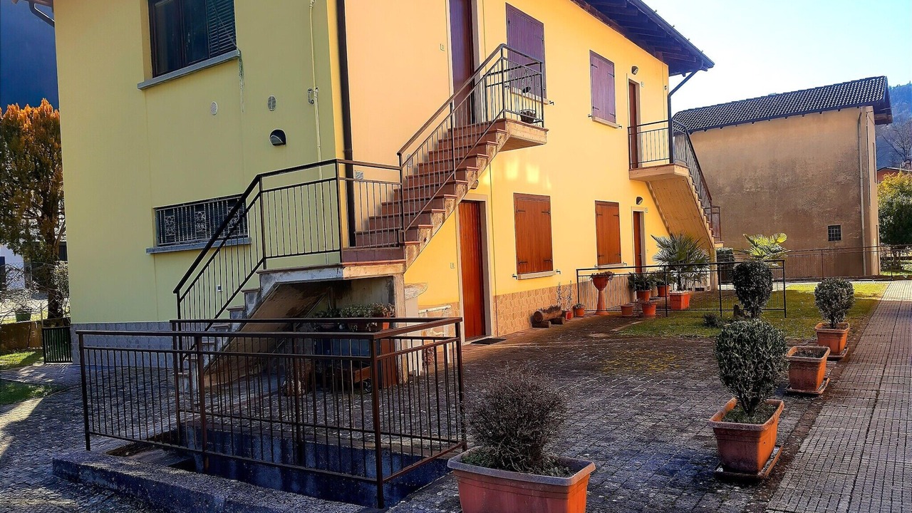 Photo of Outdoor in Crone