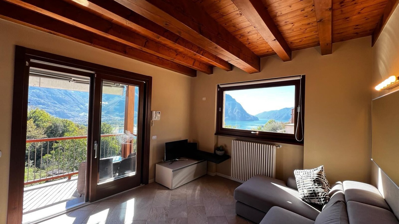 Photo of Livingroom in Costa Volpino