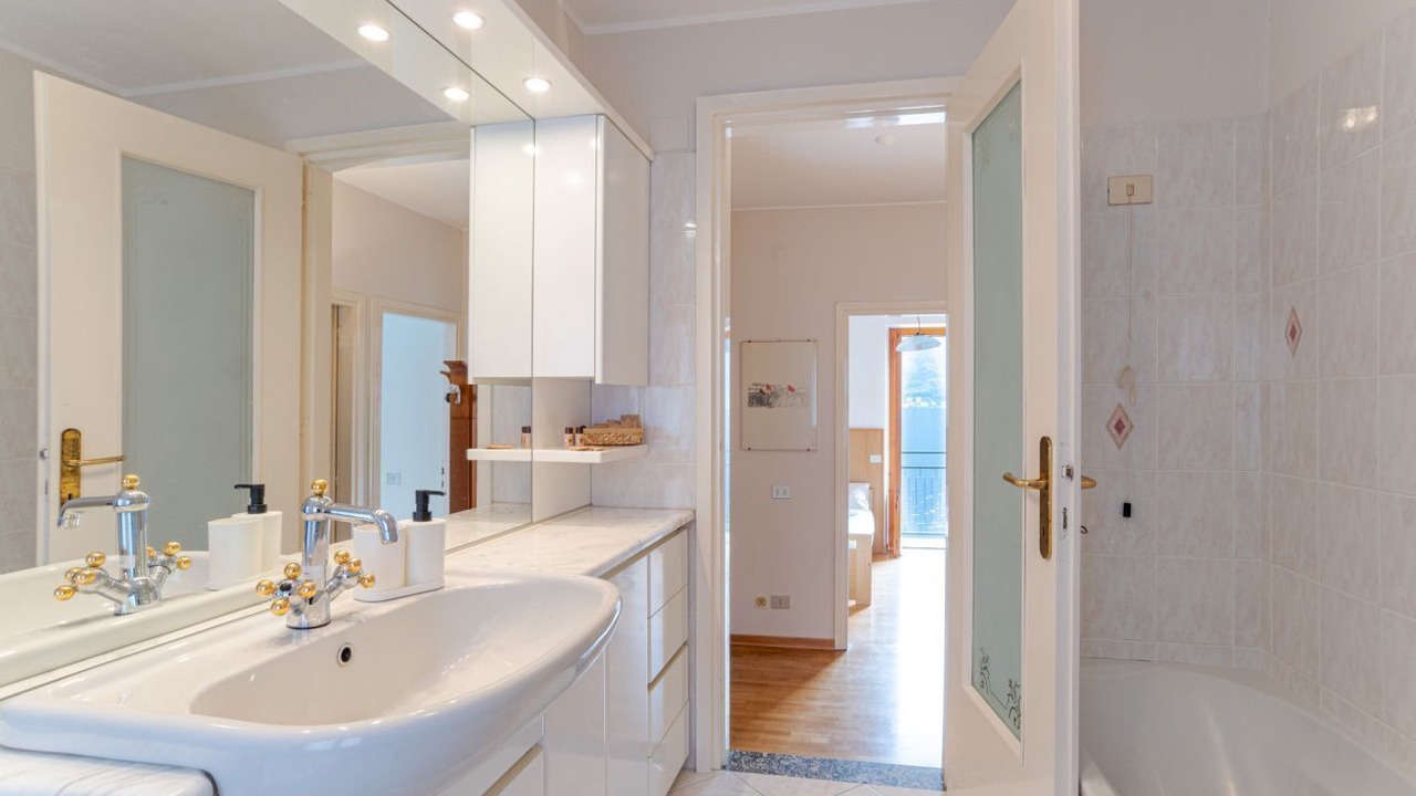 Photo of Bathroom in Colonno