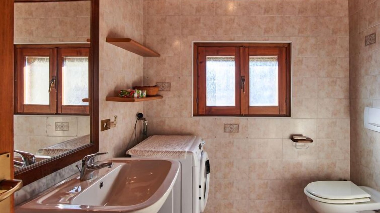 Photo of Bathroom in Calozzo