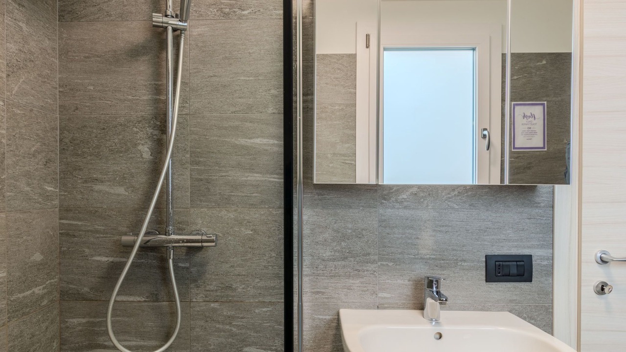 Photo of Bathroom in Corrido