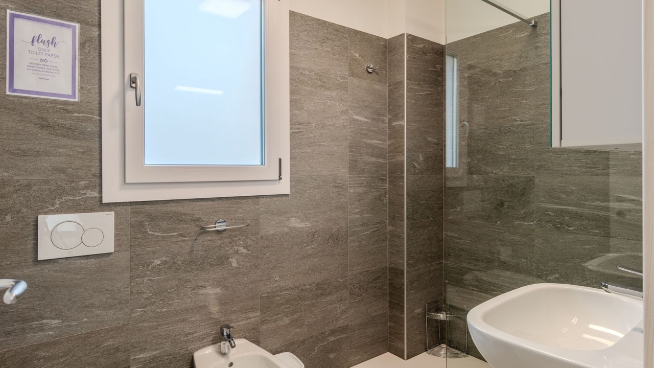 Photo of Bathroom in Corrido