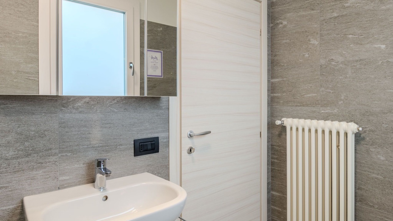 Photo of Bathroom in Corrido