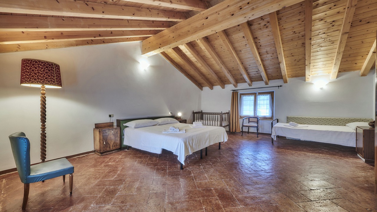 Photo of Bedroom in Mandello del Lario