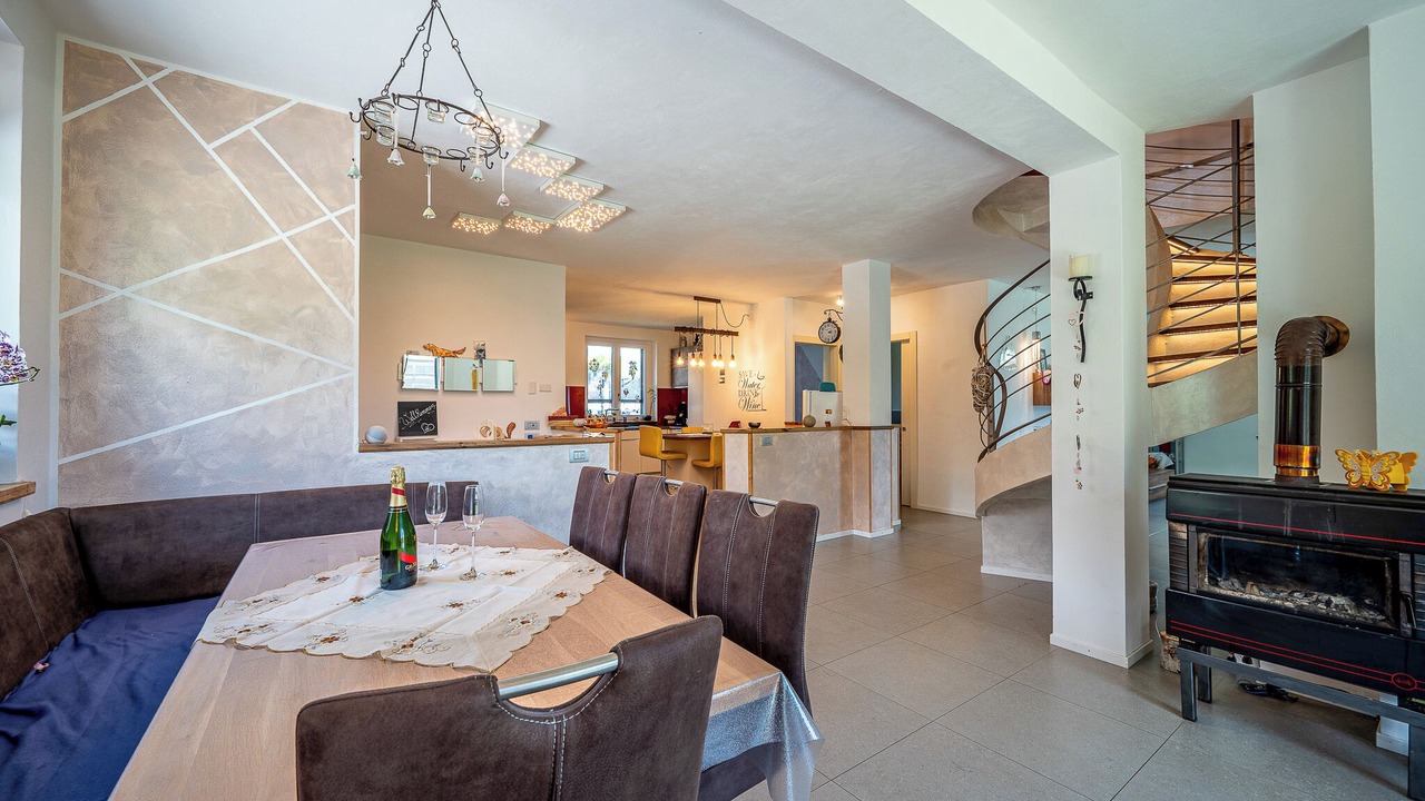 Photo of Livingroom in Dongo