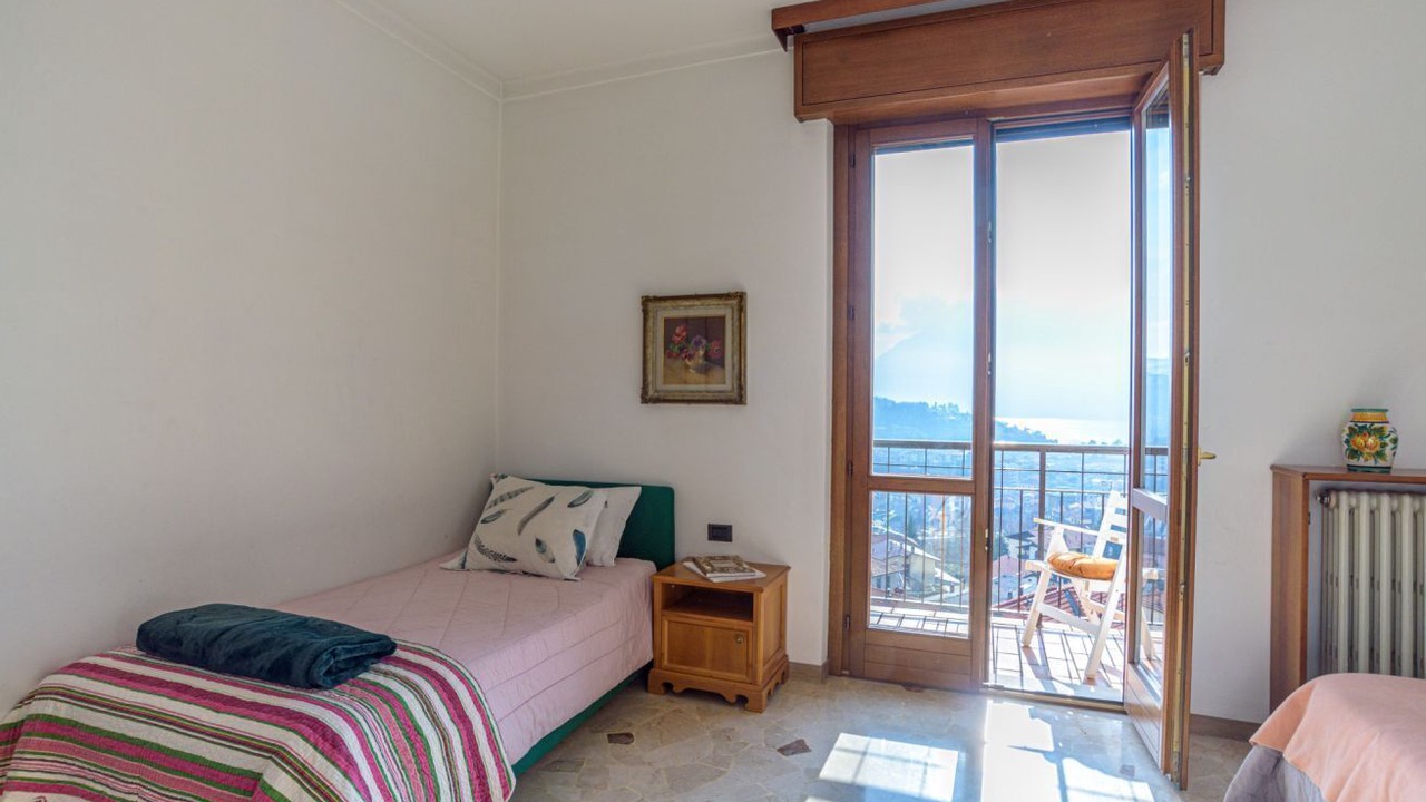 Photo of Bedroom in Mandello del Lario